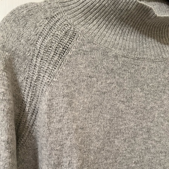 Loft Gray Turtle Neck (M) - Picture 4 of 7